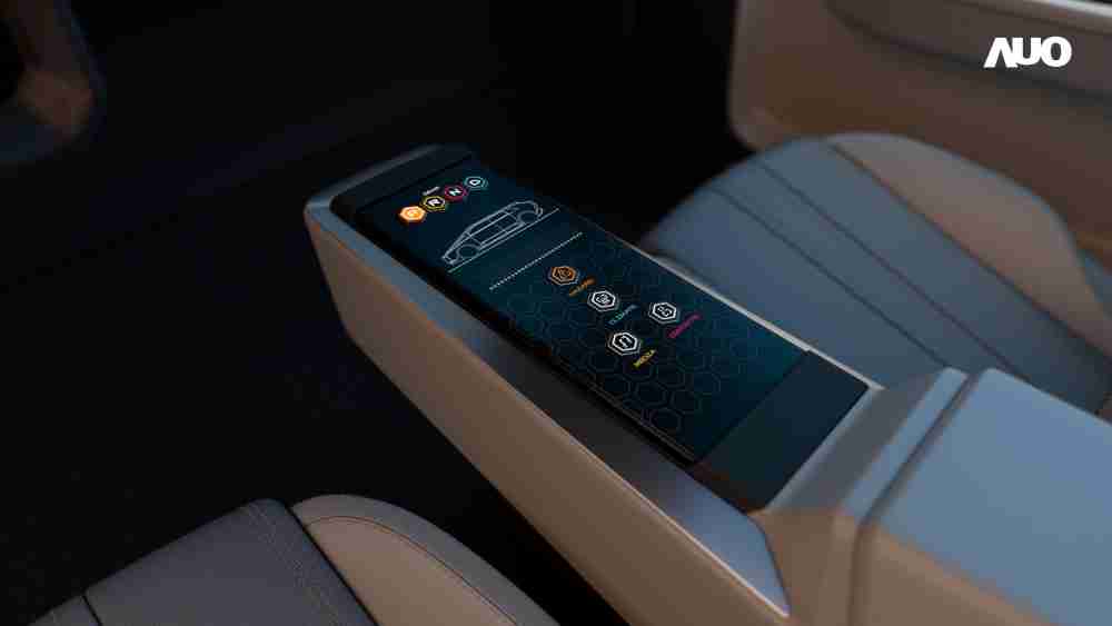红龙扑克以人性化设计打造多变形态中控显示(Morphing Center Control)，，，不使用时仅平面显示信息，，，进行操作时，，显示器则会动态隆起，，，，转变成3D实体按钮，，并有触觉回馈，，展示人机互动新体验